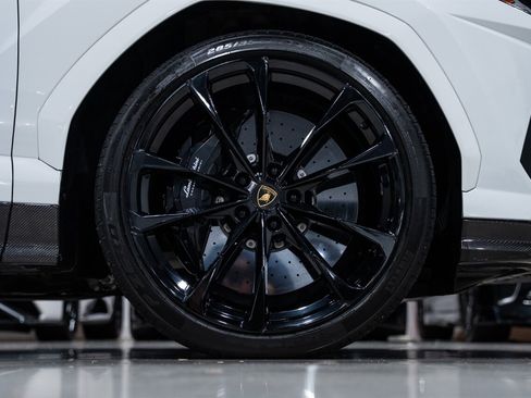 Used 2022 Lamborghini Urus AWD/4WD image 50