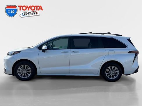 Certified 2026 Toyota Sienna XLE FWD image 2