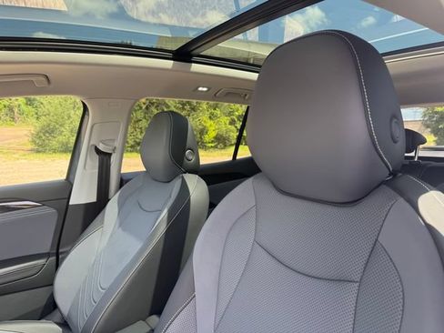 New 2026 Volkswagen Tiguan SE FWD image 8