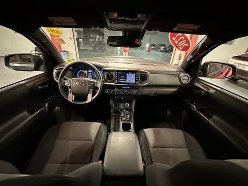 Used 2022 Toyota Tacoma TRD Sport AWD/4WD image 25
