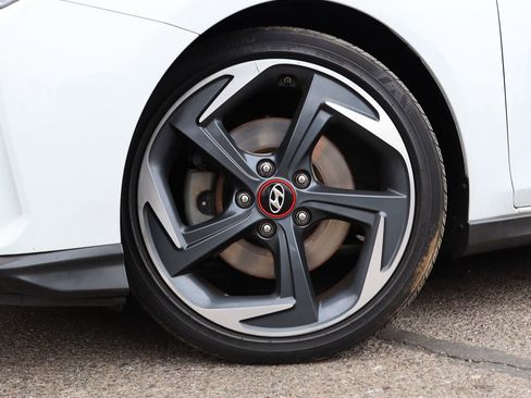 Used 2019 Hyundai Veloster Turbo FWD image 5