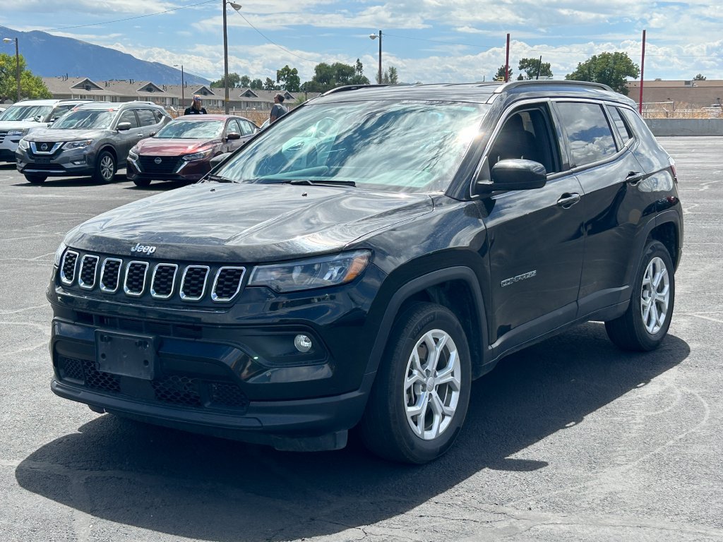 Used 2024 Jeep Compass Latitude AWD/4WD image 8