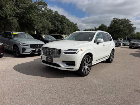 Certified 2024 Volvo XC90 T8 Plus w/ Protection Package Premier AWD/4WD image 2