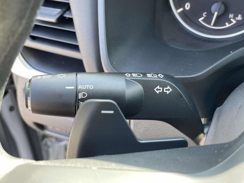 Used 2025 Nissan Rogue S FWD image 29