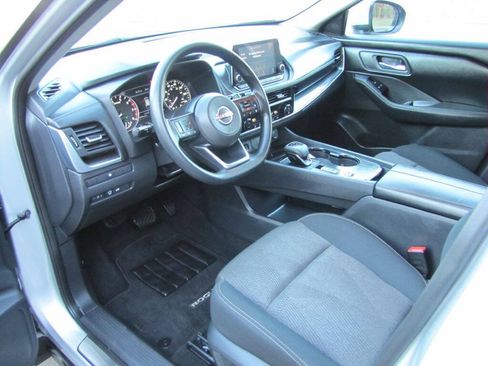 Used 2024 Nissan Rogue SV FWD image 15