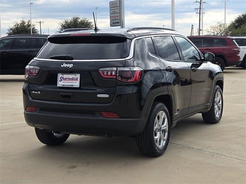 New 2026 Jeep Compass Latitude image 9