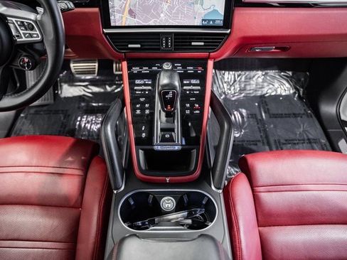 Used 2021 Porsche Cayenne Turbo image 23