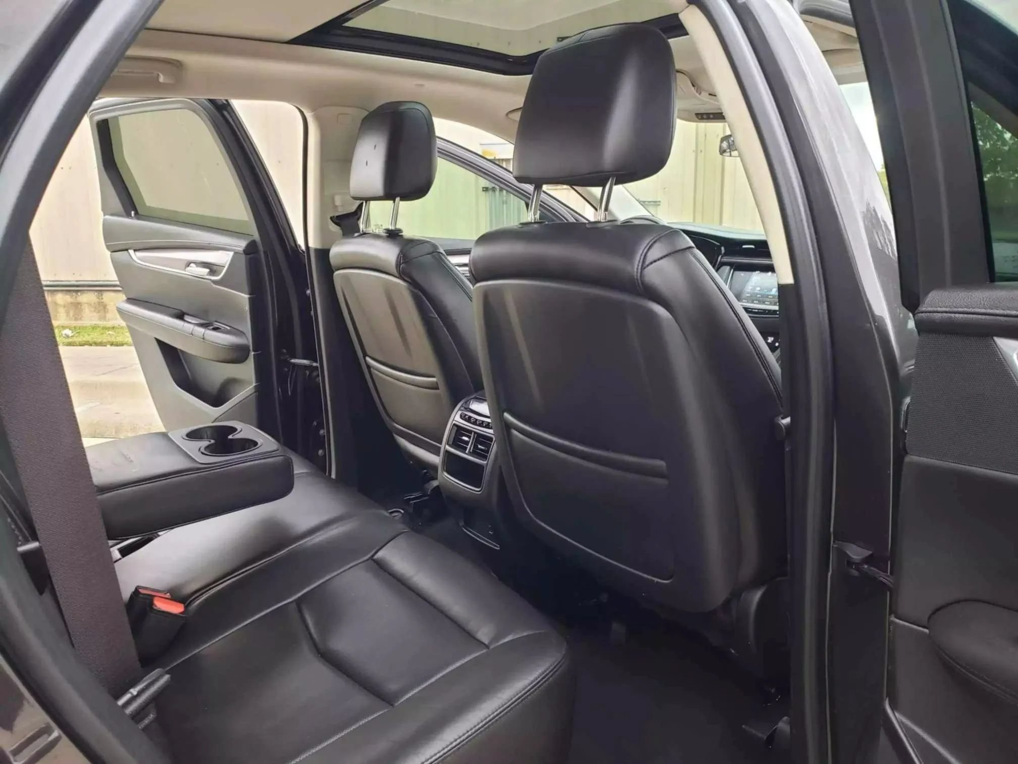 Used 2018 Cadillac XT5 Premium Luxury FWD image 23