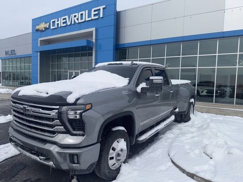Used 2025 Chevrolet Silverado 3500 High Country w/ High Country Premium Package image 3
