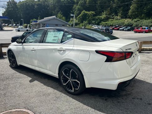 New 2025 Nissan Altima 2.5 SR image 5