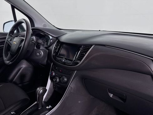 Used 2021 Chevrolet Trax LT AWD/4WD image 27