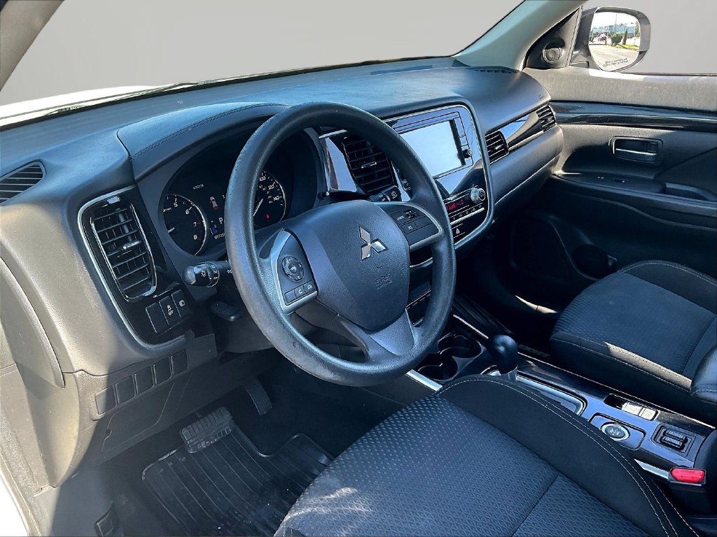 Used 2020 Mitsubishi Outlander ES AWD/4WD image 19
