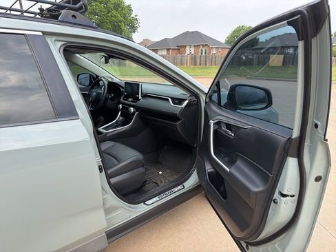 Used 2021 Toyota RAV4 XLE Premium FWD image 19