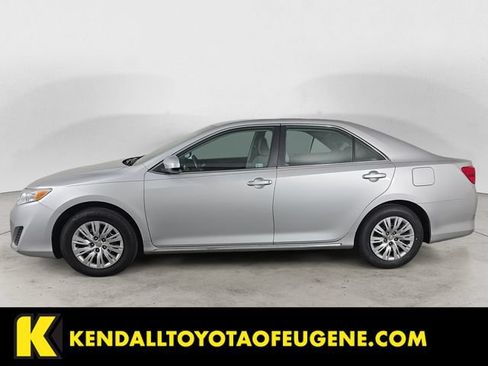 Used 2014 Toyota Camry LE FWD image 2