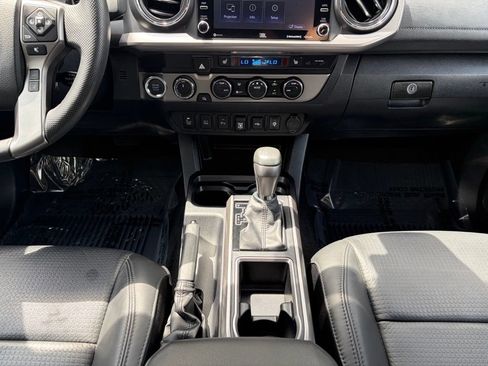 Used 2022 Toyota Tacoma Limited AWD/4WD image 33