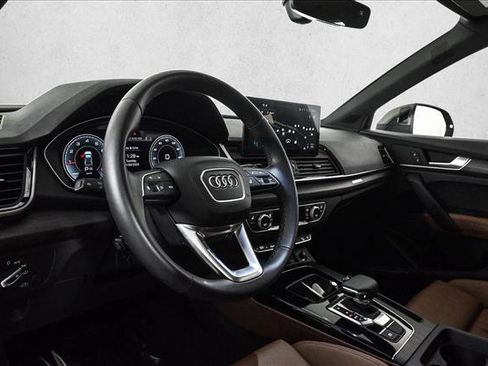 Certified 2025 Audi Q5 2.0T Premium Plus image 10