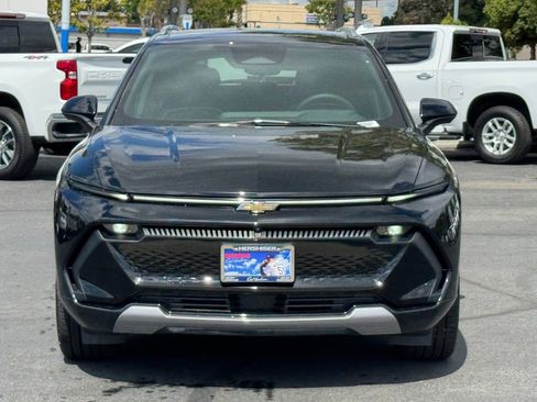 New 2026 Chevrolet Equinox EV LT w/ Convenience Package II FWD image 2