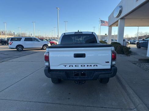 Used 2022 Toyota Tacoma TRD Off-Road image 6