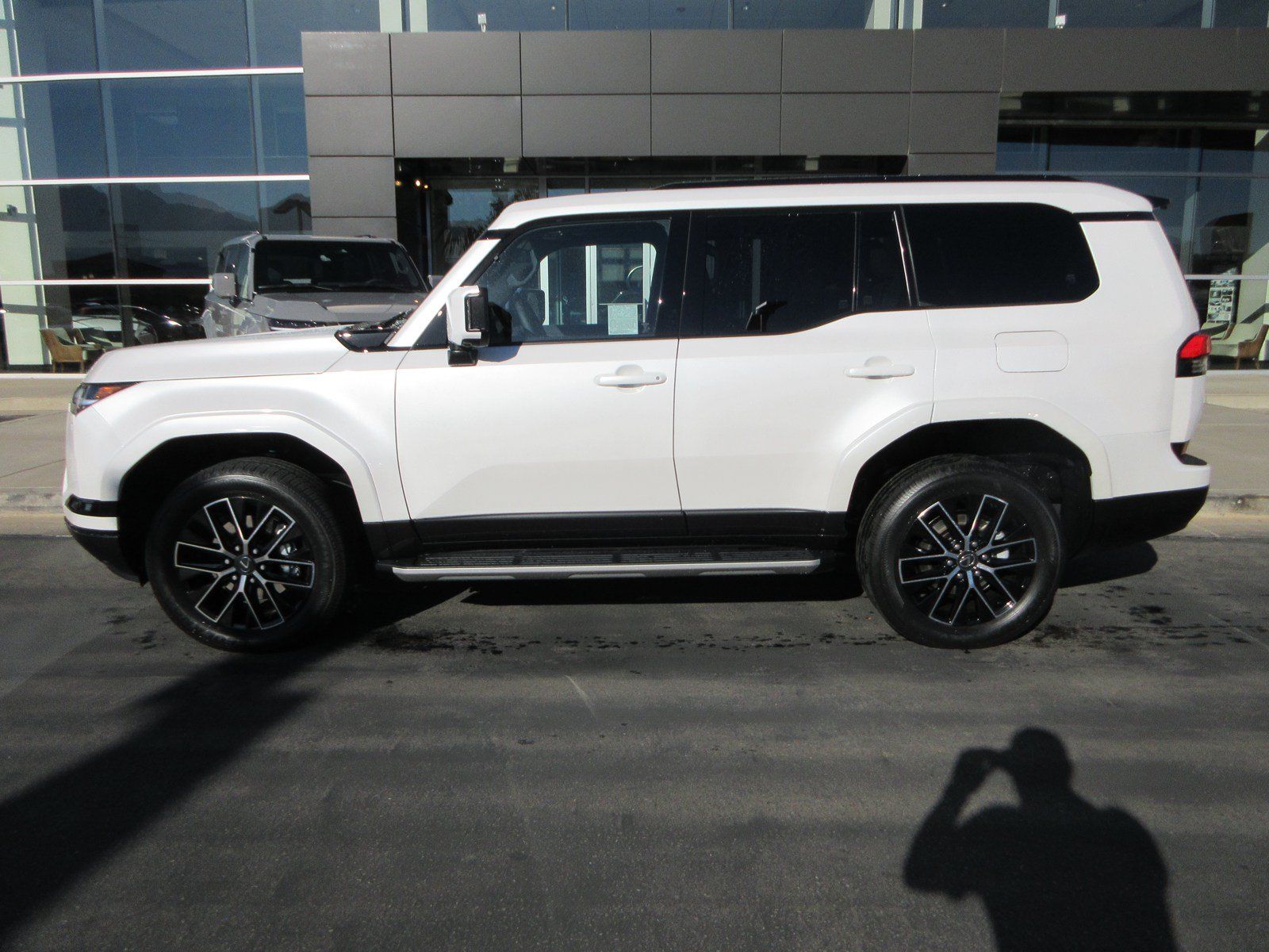 Used 2026 Lexus GX 550 w/ Accessory Package (Z1) AWD/4WD image 3