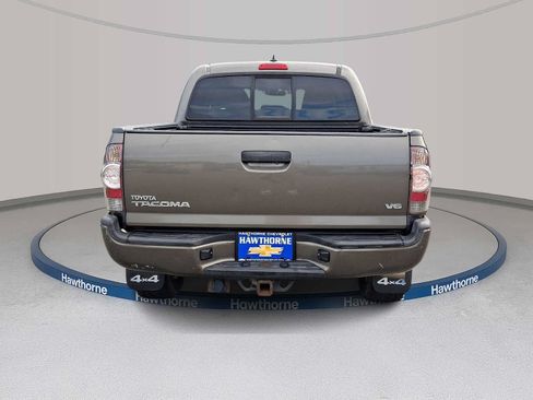 Used 2014 Toyota Tacoma 4x4 Double Cab w/ TRD Sport Package image 4