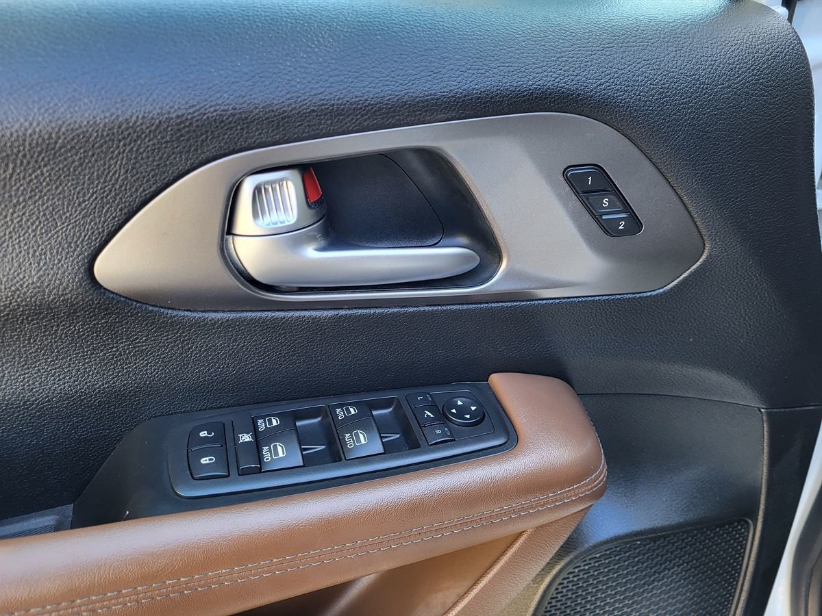 Used 2019 Chrysler Pacifica Limited w/ Advanced Safetytec Group FWD image 36