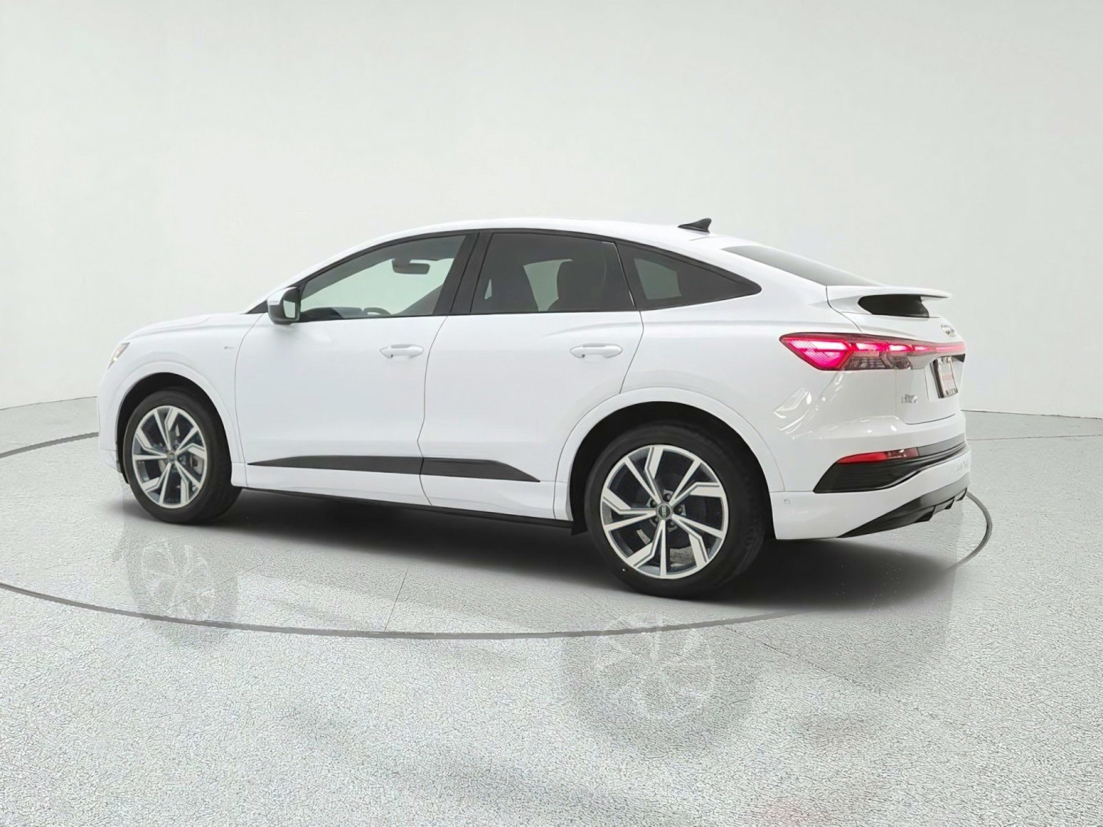 Used 2024 Audi Q4 e-tron Premium Plus AWD/4WD image 7