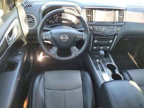 Used 2020 Nissan Pathfinder SL image 10
