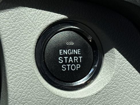 Used 2020 Toyota Sienna XLE FWD image 37