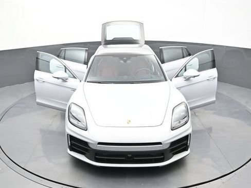 Certified 2025 Porsche Panamera 4 E-Hybrid AWD/4WD image 32