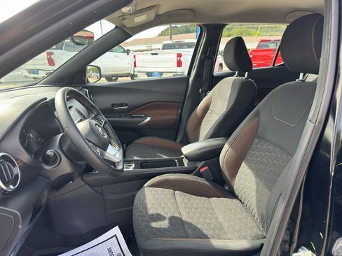 Used 2021 Nissan Kicks SR w/ Interior Electronics Package FWD image 9