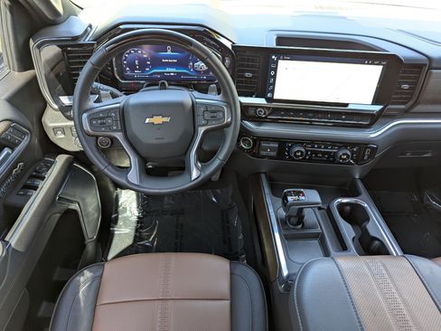 Used 2025 Chevrolet Silverado 1500 High Country AWD/4WD image 16