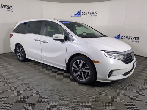 Certified 2024 Honda Odyssey Touring image 11