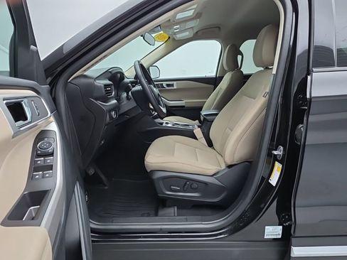 Used 2024 Ford Explorer XLT image 13