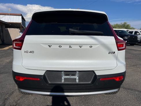 Used 2023 Volvo XC40 B5 Plus AWD/4WD image 6