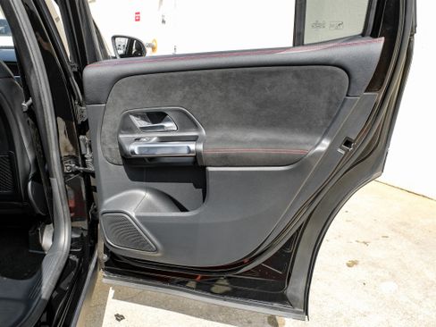 Used 2024 Mercedes-Benz GLB 250 image 43