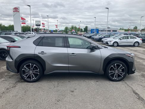 Used 2025 Toyota bZ4X FWD w/ Weather Package image 8