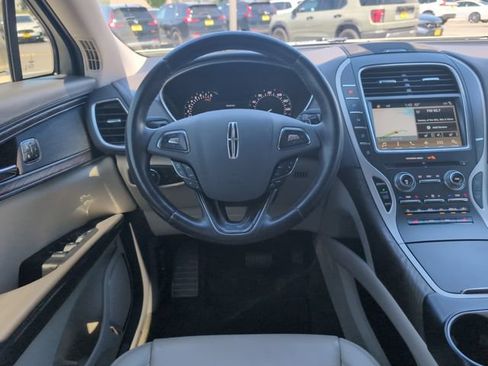 Used 2018 Lincoln MKX Select w/ Select Plus Package AWD/4WD image 18