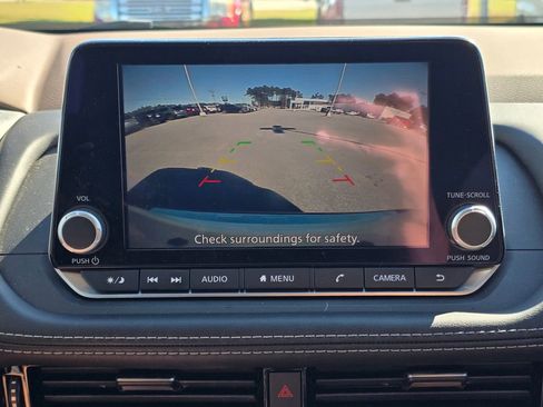 Used 2023 Nissan Rogue SV image 24