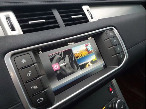 Used 2017 Land Rover Range Rover Evoque SE image 22