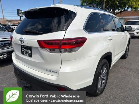 Used 2018 Toyota Highlander XLE AWD/4WD image 5