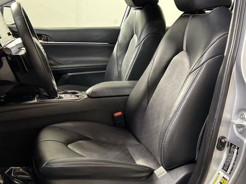 Used 2023 Toyota Camry XSE image 11