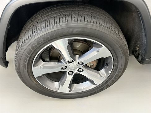 Used 2016 Jeep Grand Cherokee Limited image 11