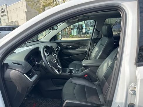 Used 2023 GMC Terrain SLT w/ Elevation Edition image 11