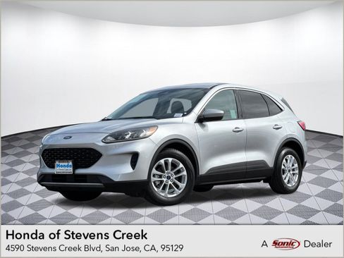 Used 2020 Ford Escape SE image 1