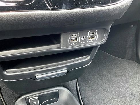 New 2025 Chrysler Voyager LX image 18