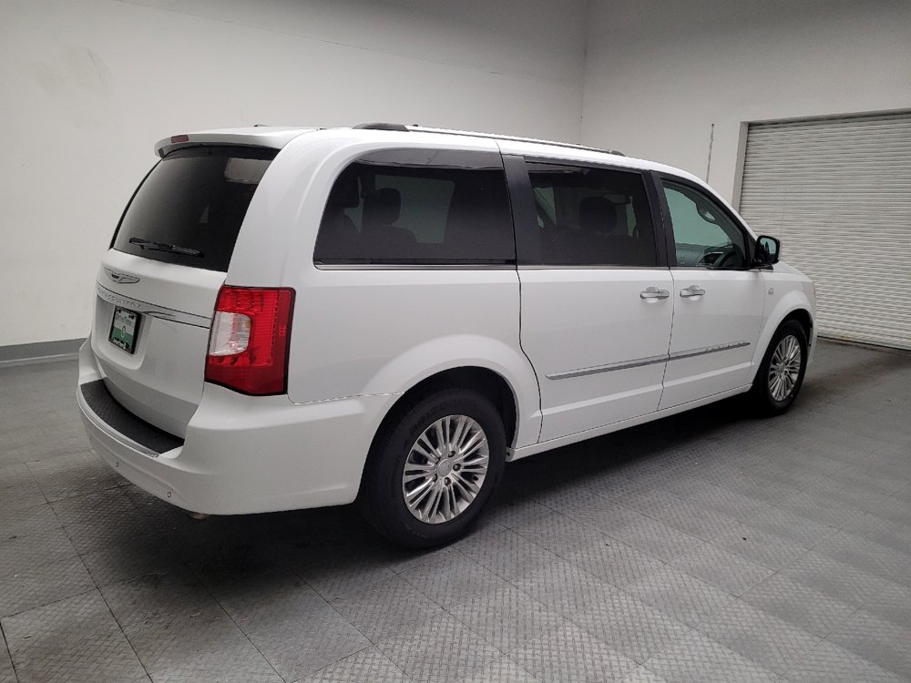 Used 2014 Chrysler Town & Country Touring-L FWD image 10