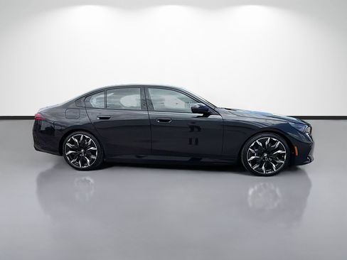 New 2027 BMW 550e xDrive w/ Executive Package AWD/4WD image 2