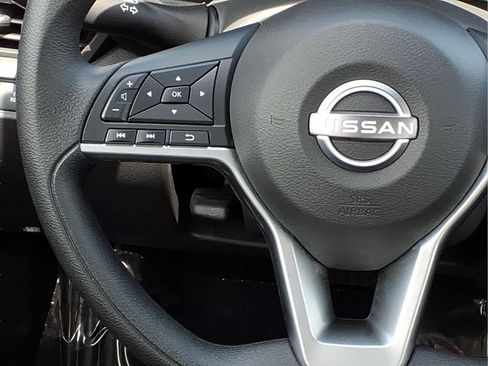Used 2025 Nissan Altima 2.5 SV FWD image 10