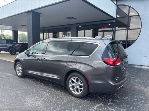 Used 2019 Chrysler Pacifica Limited w/ Advanced Safetytec Group FWD image 6