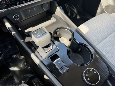 Used 2023 Nissan Rogue SV image 27